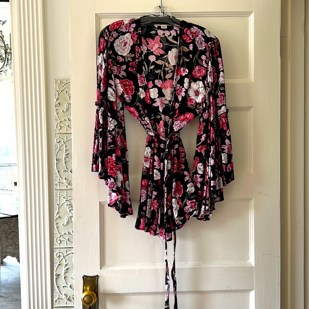 Billabong floral cover-up